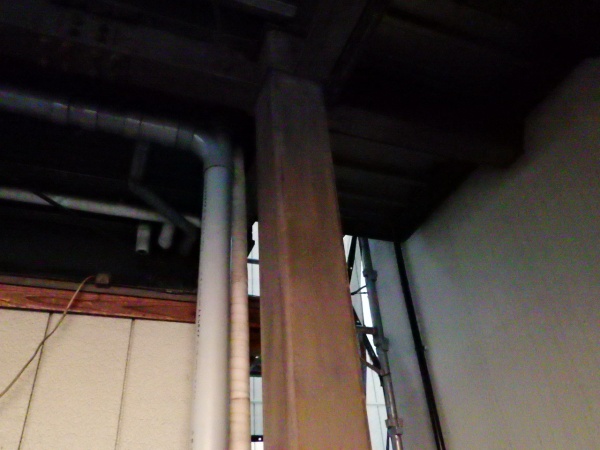 車庫鉄部をケレンしました