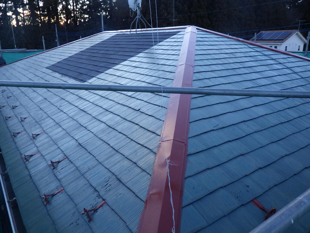 スレート屋根下塗り終了です