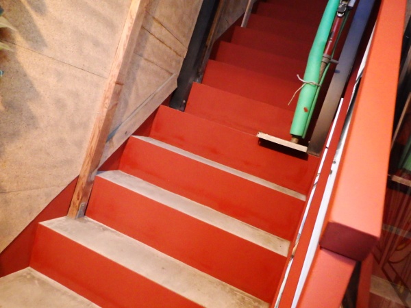 外階段鉄部の錆止めが終了しました