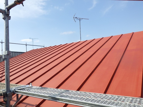 屋根下塗り終了です