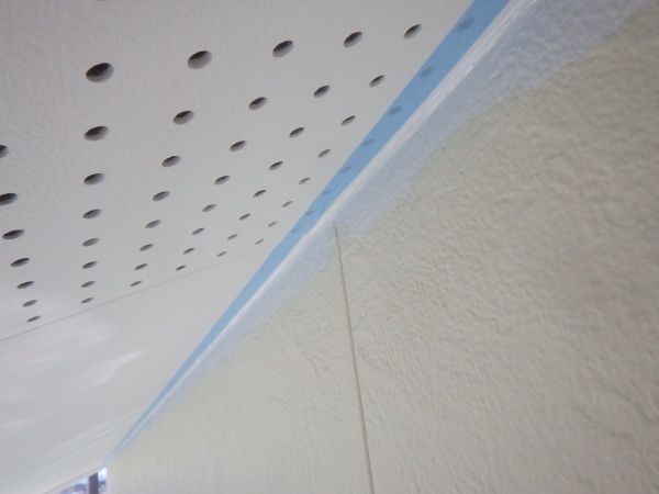 取り合い塗装の養生をしました