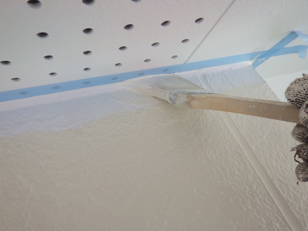 １回目塗装中です