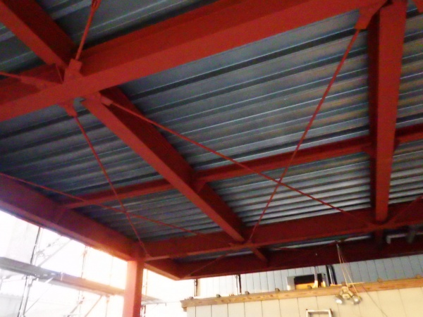 車庫鉄部の錆止めが終了しました