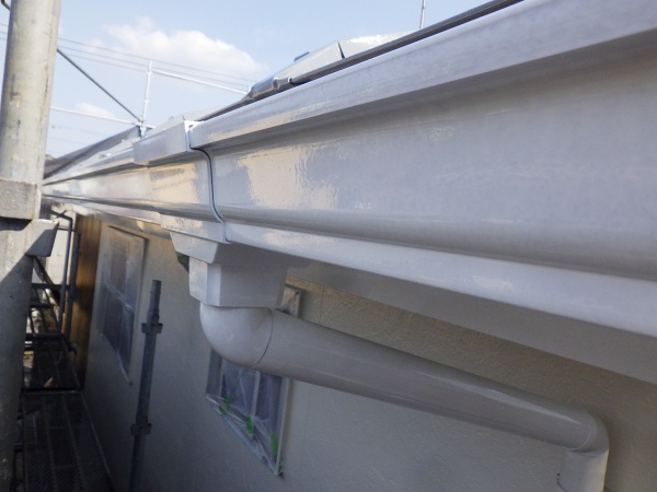 軒樋塗装の１回目が終了しました