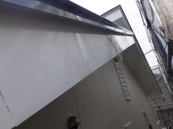 軒樋の上塗り塗装終了です