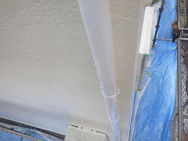 竪樋の上塗り終了です