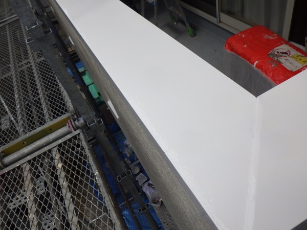 笠木の上塗り塗装終了です