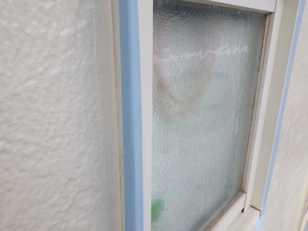 サッシ周りのダメ直し中です