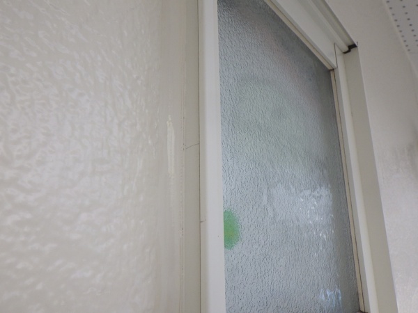 サッシ周りのダメ直し終了です