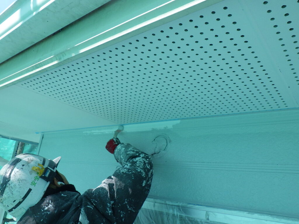 取り合い塗装中