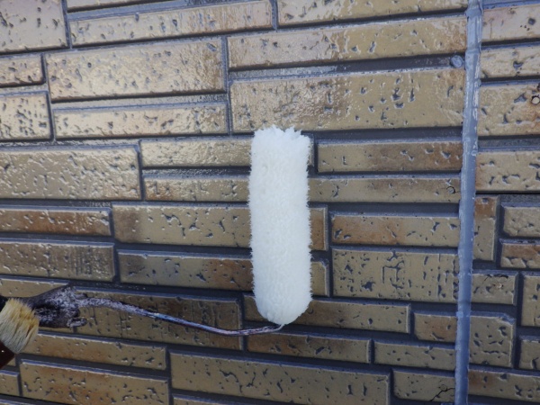 外壁上塗り中です