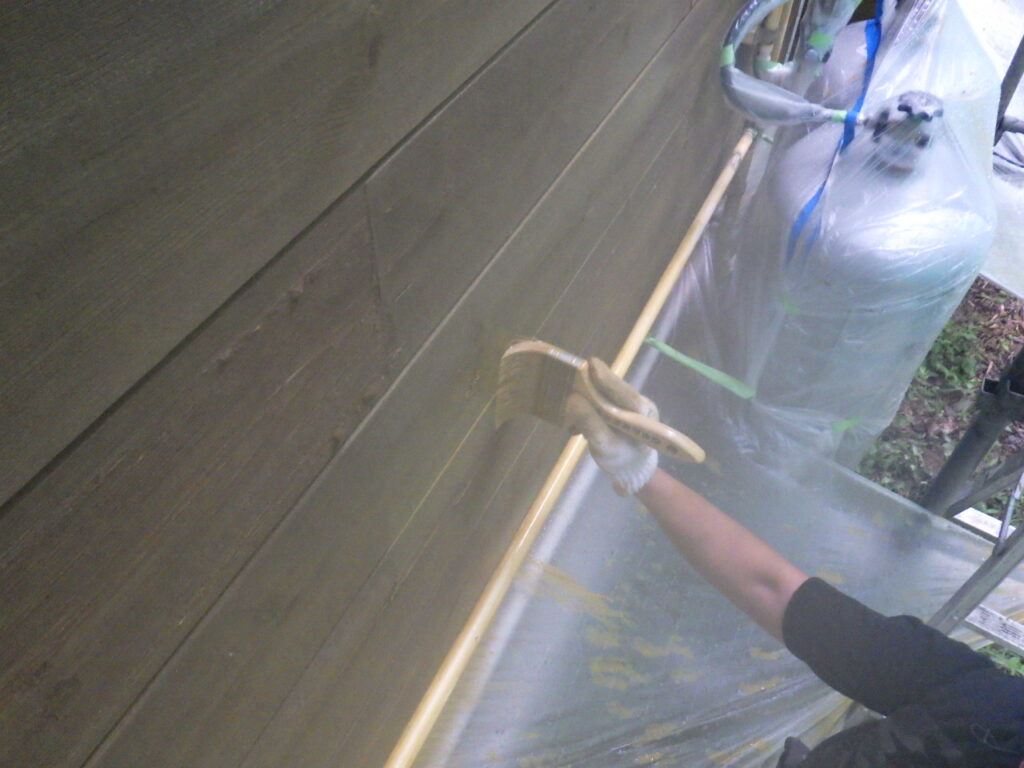 キシラデコール１回目塗装中です