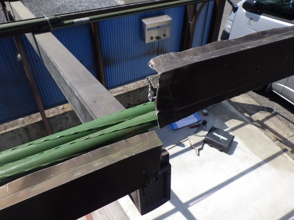 波板の破損個所です