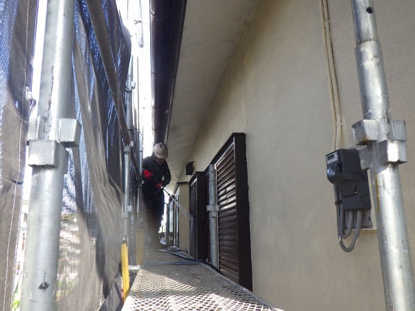 外壁面の高圧洗浄中です