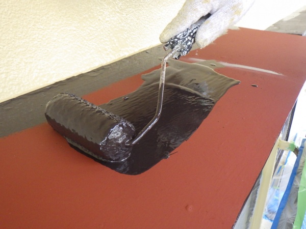 霧よけ板金の中塗り中です