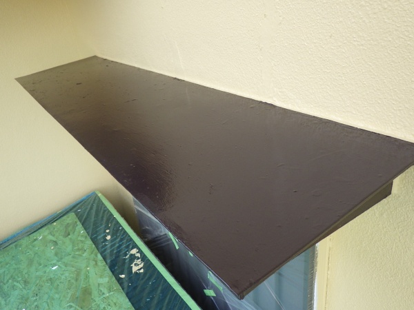 霧よけ板金の中塗り中です