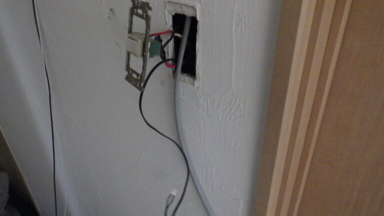 電源部の配線中です