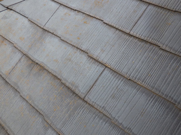 施工前のスレート屋根の状態です