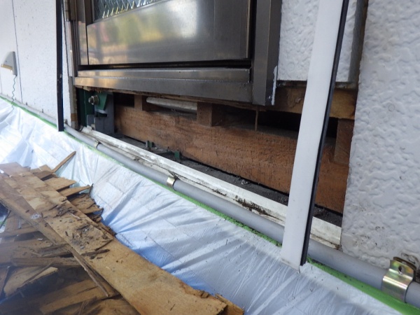 傷んだ外壁面を撤去しました