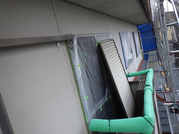 ２階ベランダ周りの養生をしました