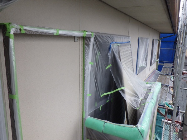 ベランダ周りの養生が終了しました