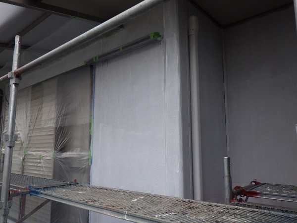 外壁面の下塗り終了です