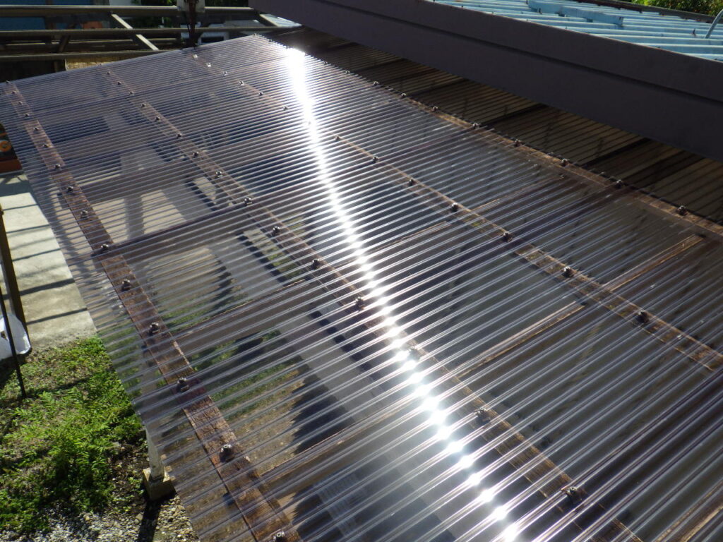 テラス波板の取り付け終了です