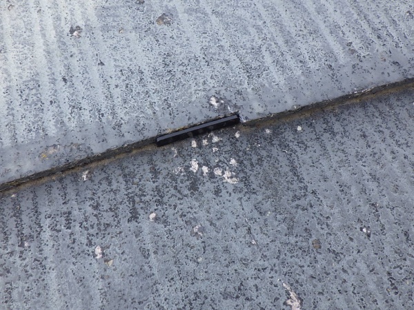 スレート屋根のタスペーサー取り付け終了です