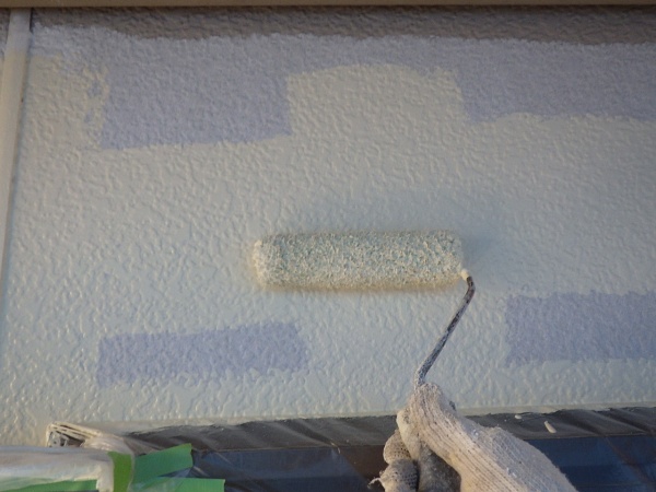 外壁面の中塗り中です