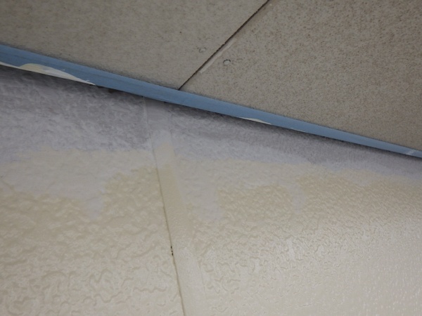 軒天取り合い塗装です