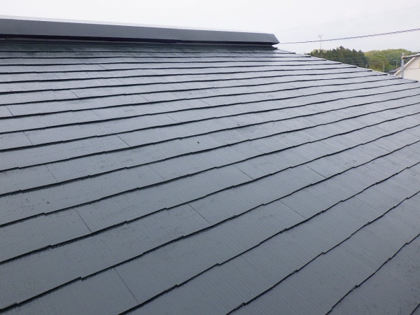 スレート屋根の中塗り終了です
