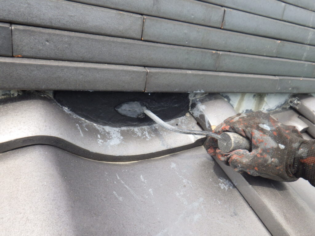 漆喰の詰め増し中です