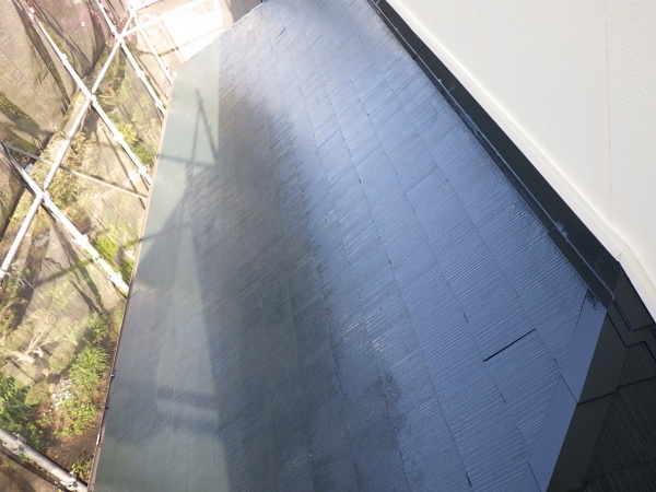 下屋根の中塗り終了です