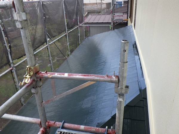 下屋根上塗り塗装終了です