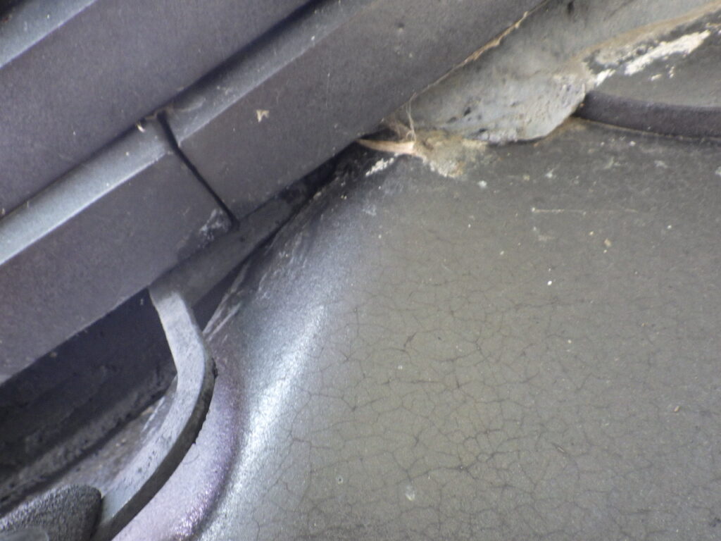 目地の漆喰詰め中です