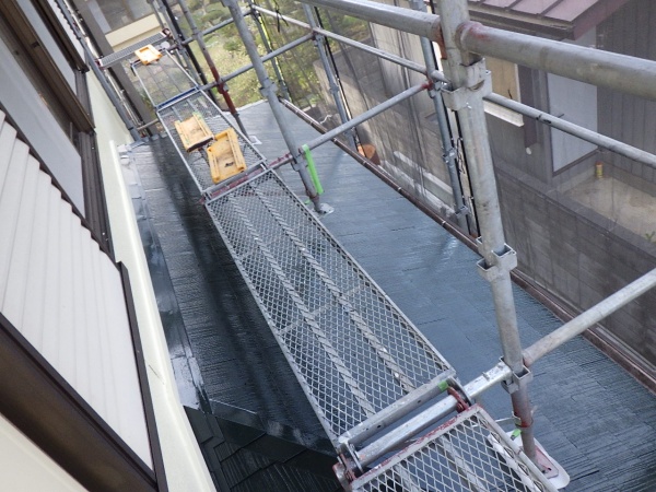 １階下屋根塗装の完工です