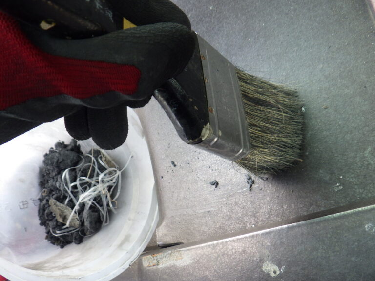 屋根の清掃中です