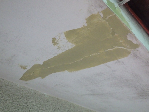 漆喰割れ部分の補修をしました