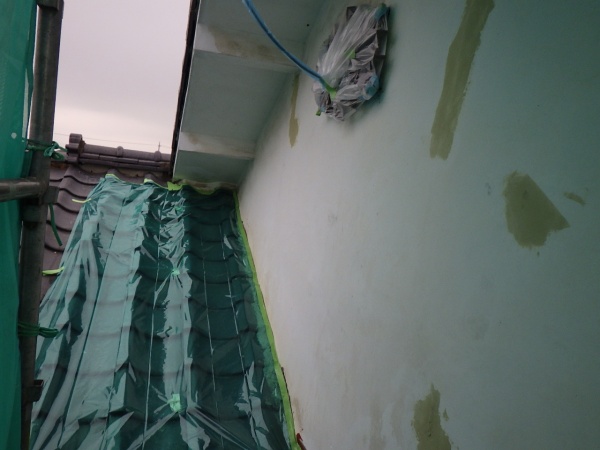 漆喰割れ部分の補修をしました