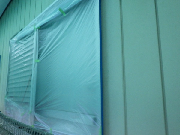 外壁面の養生をしました