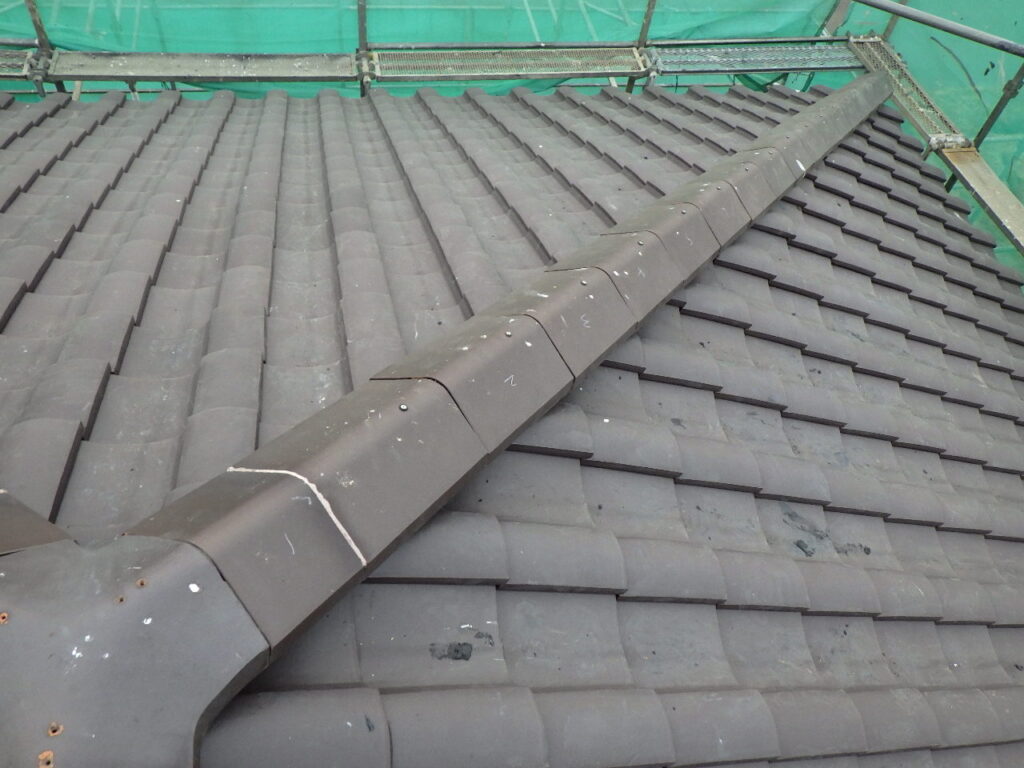 棟瓦葺き直し終了