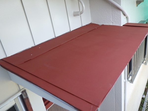 中塗り前の霧よけ天板の状態です