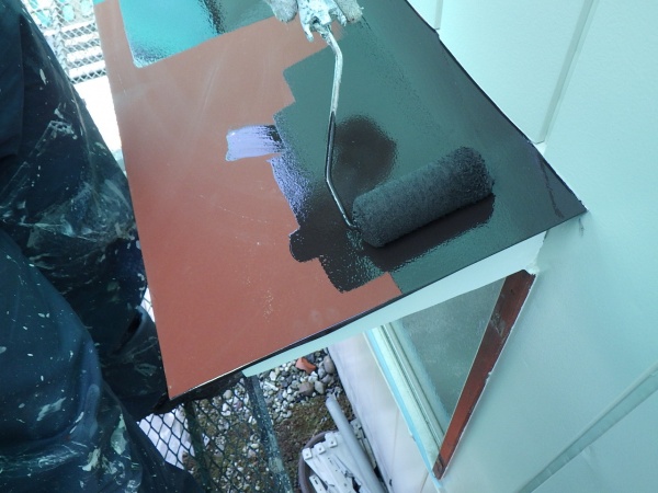 霧よけ天板の中塗り中です