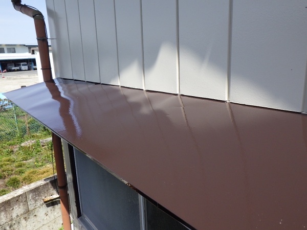 霧よけ天板の上塗り終了です