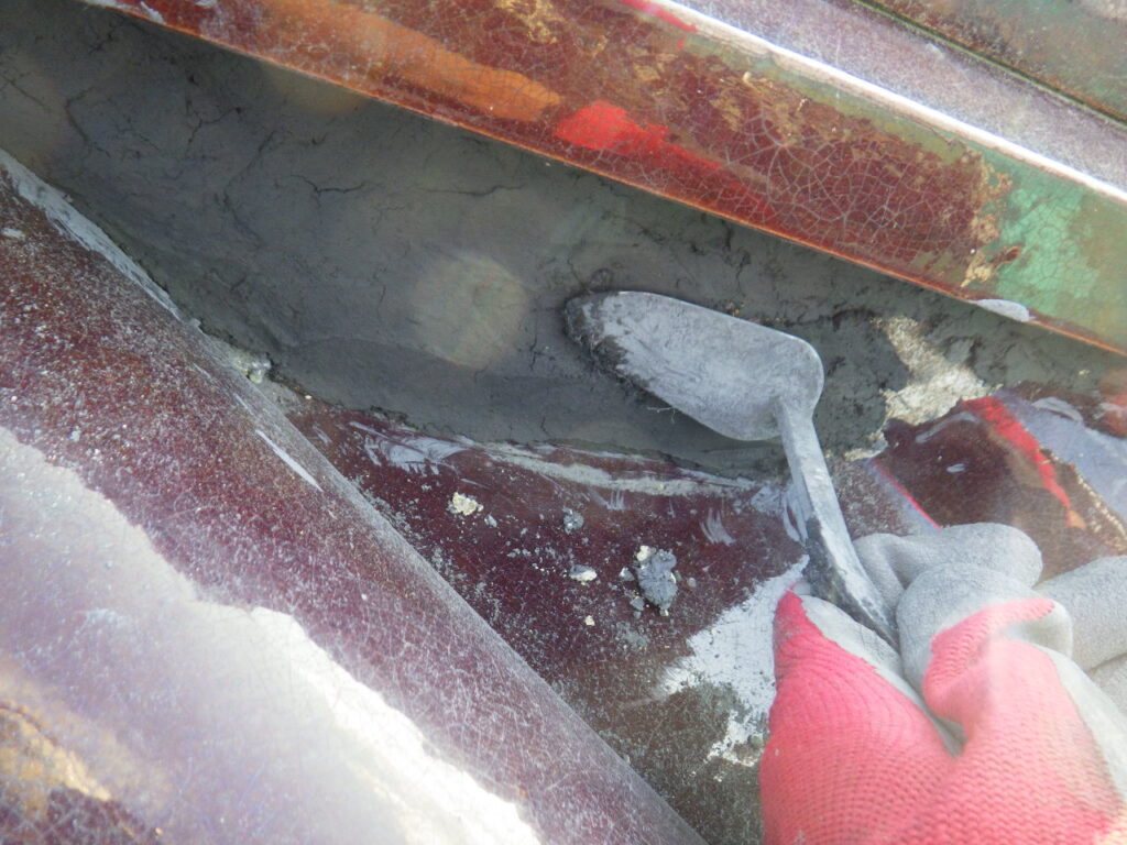 漆喰の詰め増し中です