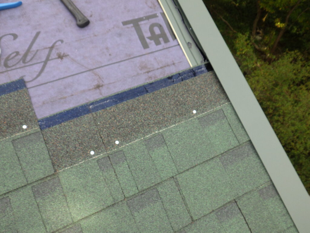 ケラバ側の納め前です