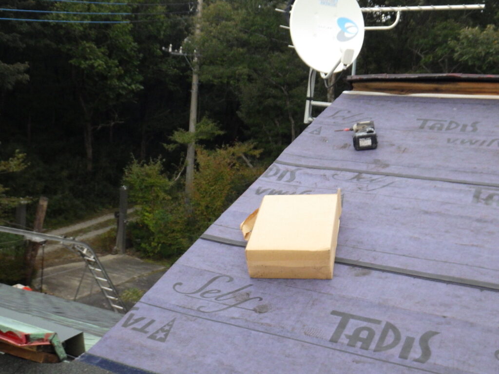 棟違い屋根です