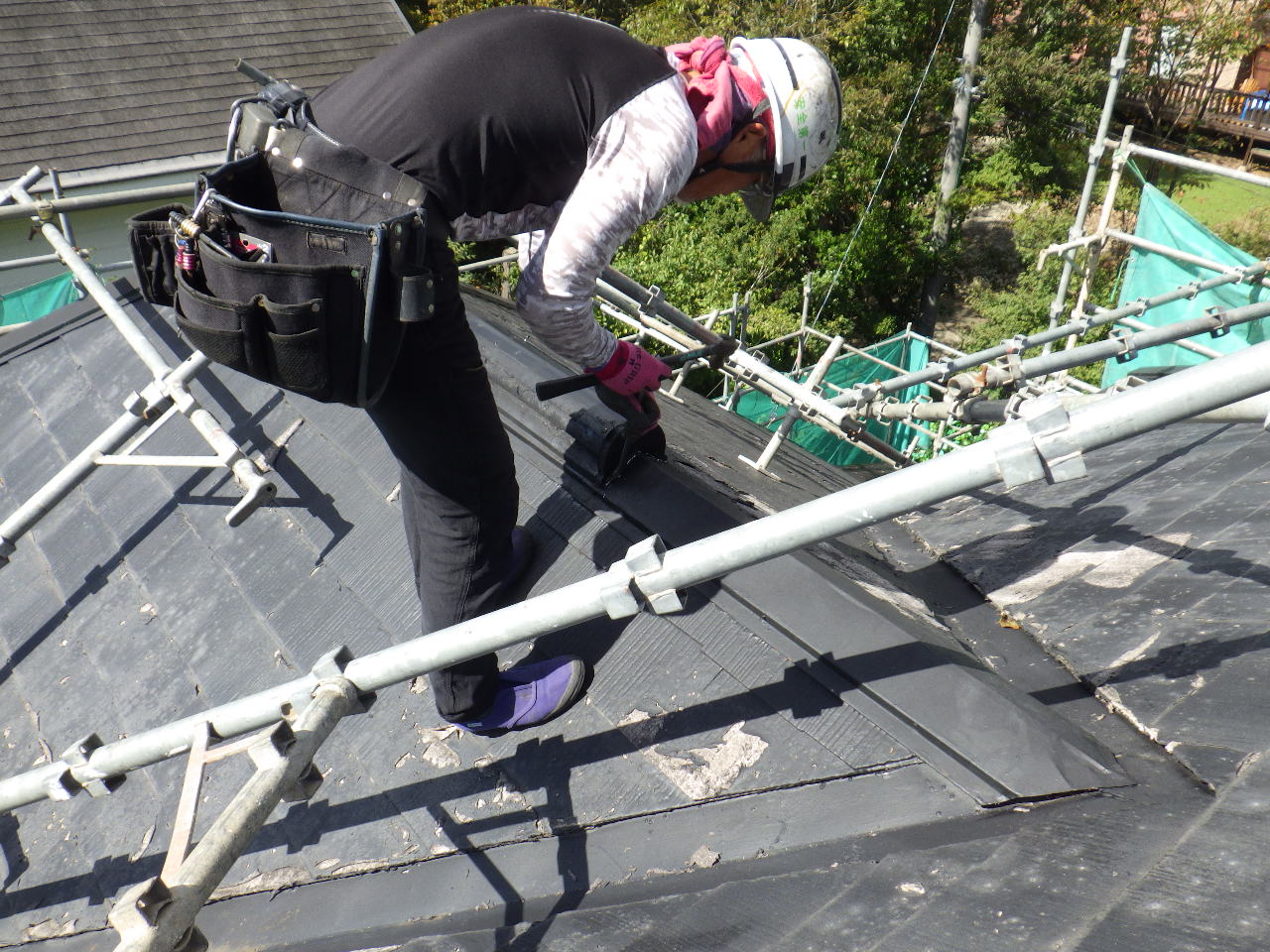 棟板金の解体中です