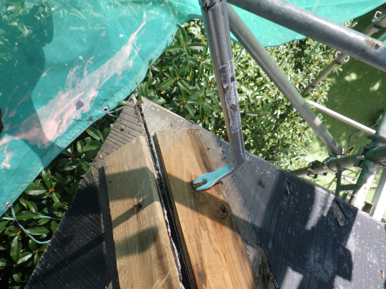 棟木の撤去中です