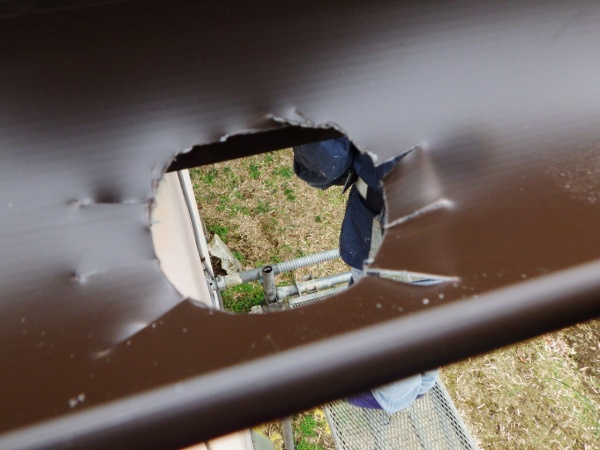 排水穴を開けました